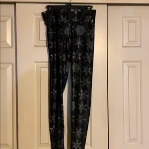 Terez high waisted snowflake leggings